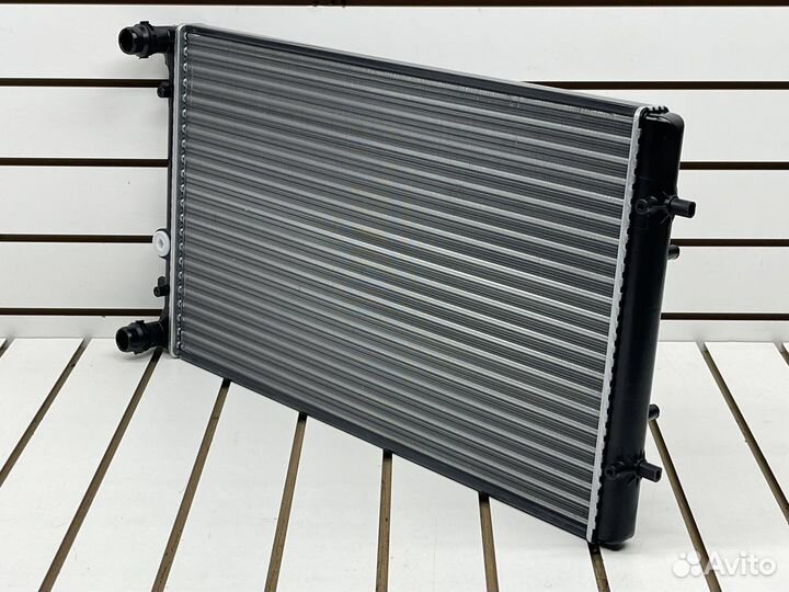Радиатор охлаждения на Skoda octavia a4