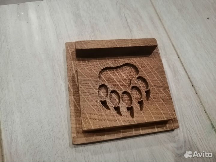 Подставка для телефона из массива дуба