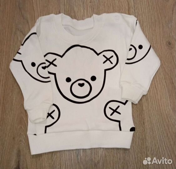 Костюм на малыша: штаны,свитер и теплая жилетка