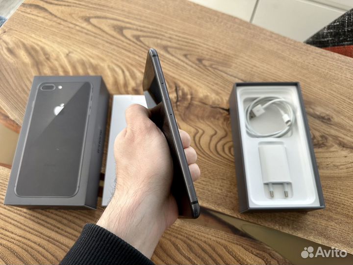 iPhone 8 Plus, 64 ГБ