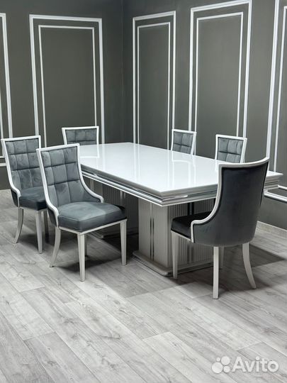 Кухонный стол и стулья