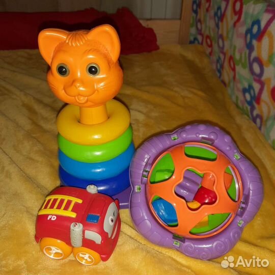 Игрушки погремушки и пазлы для малыша