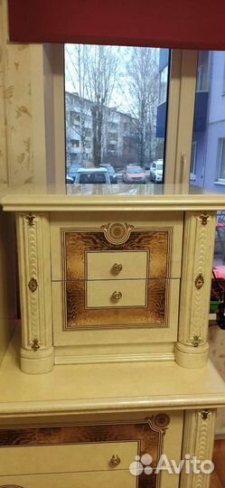 4 Прикроватные тумбочки и комод