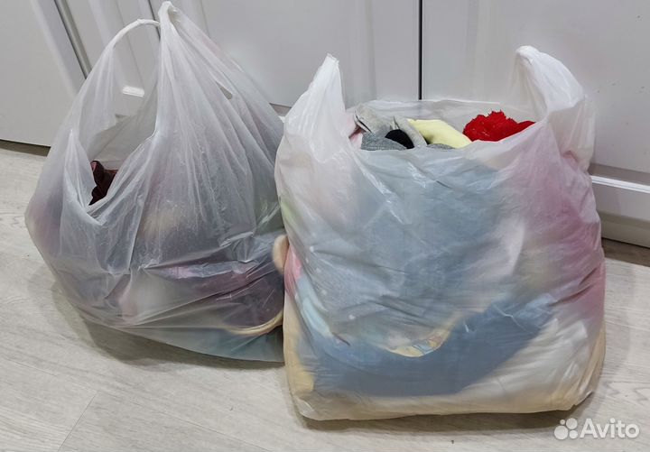 Два пакета одежды и обуви