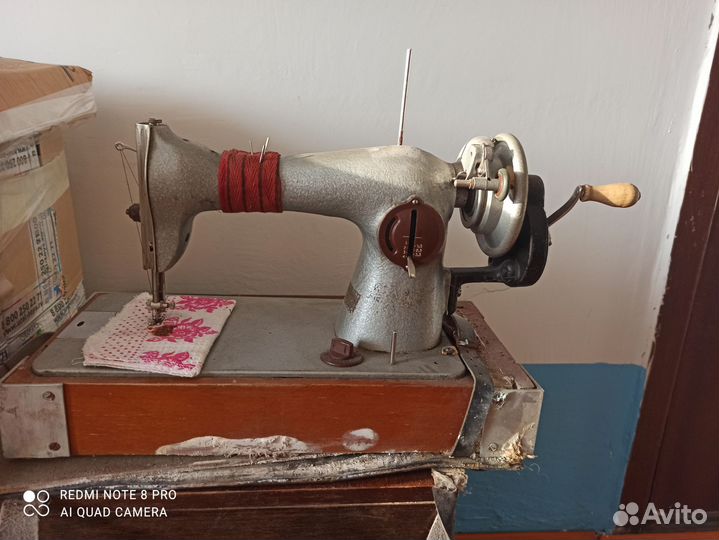 Безрукавка женская с капюшоном