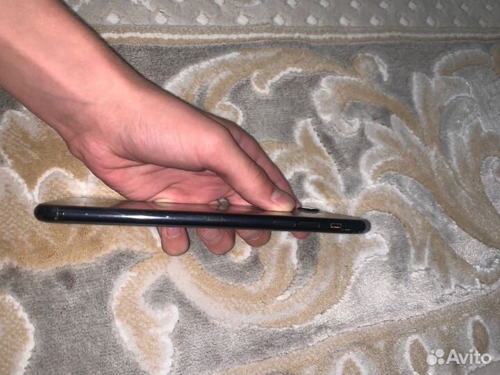 Телефон iPhone 7 plus