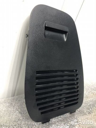 Заглушка крышки багажника Toyota Rav4