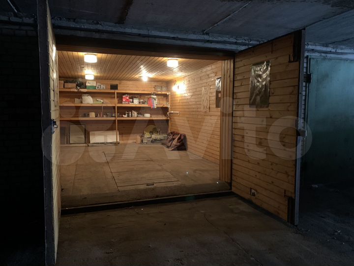 Гараж, > 30 м²