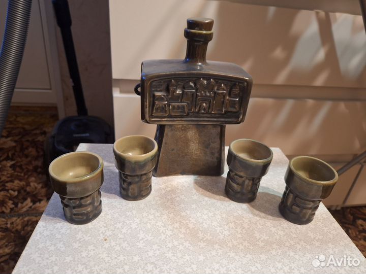 Графин со стопками