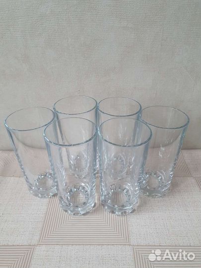 Стеклянные стаканы, фужеры, рюмки
