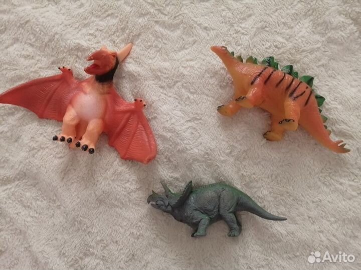 Фигурки динозавров, драконов и прочее
