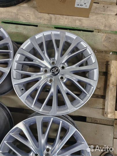 Toyota Camry V-70 оригинал R-18