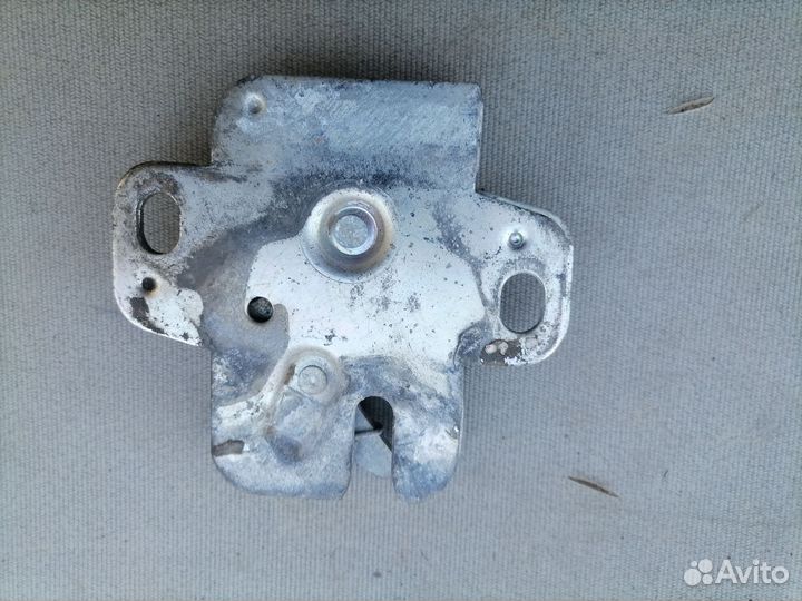 Замок двери багажника для ваз 2121 (нива)