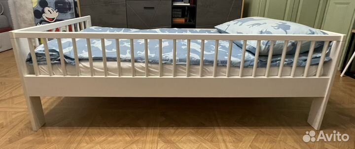 Детская кровать IKEA + матрас и 4 комплекта белья