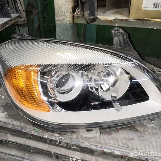 Фара правая передняя
