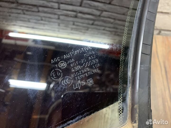 Infiniti Q50 Стекло двери задней левой и правой