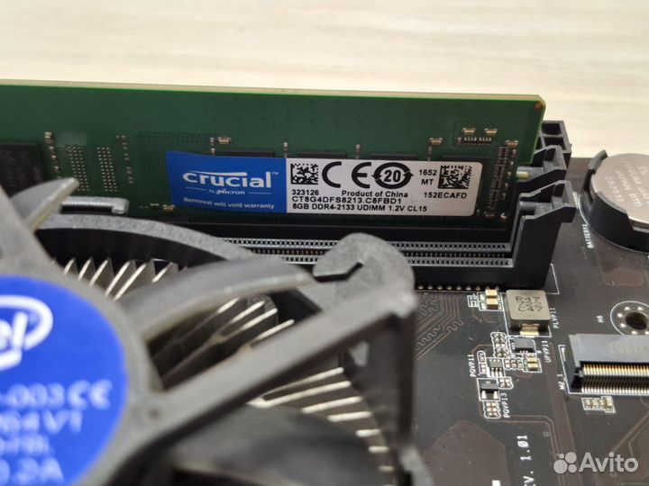 Материнская плата с процессором и памятью