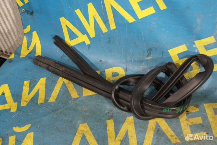 Уплотнитель двери Nissan Almera n16