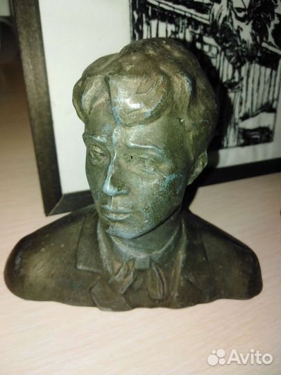 Бюст Есенина