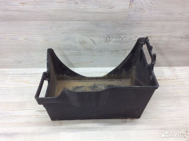 Крепление акб (корпус/подставка) Mitsubishi Pajero