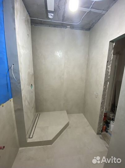 Укладка кафельной плитки керамогранита мозайки и б