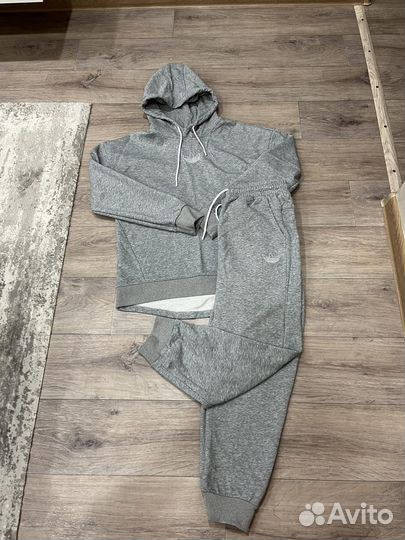 Спортивный костюм adidas