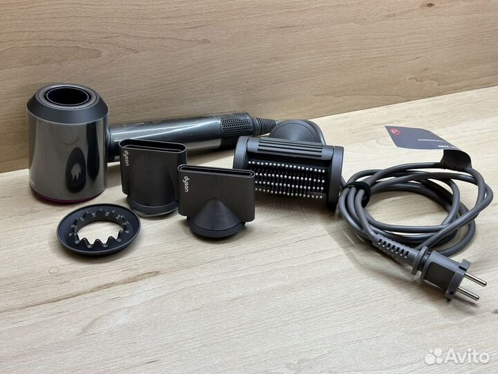 Фен Dyson supersonic