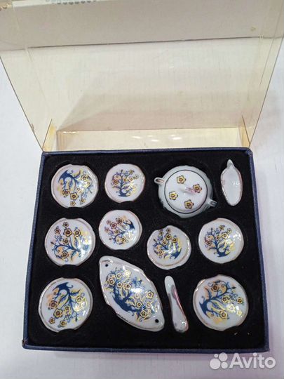 Миниатюрная фарфоровая посудка