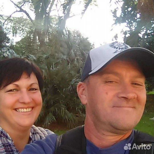 Семейная пара помощники по хозяйству