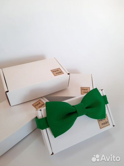 Галстук-бабочка зеленого цвета ручной работы