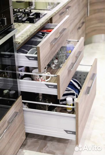 Кухня в потолок