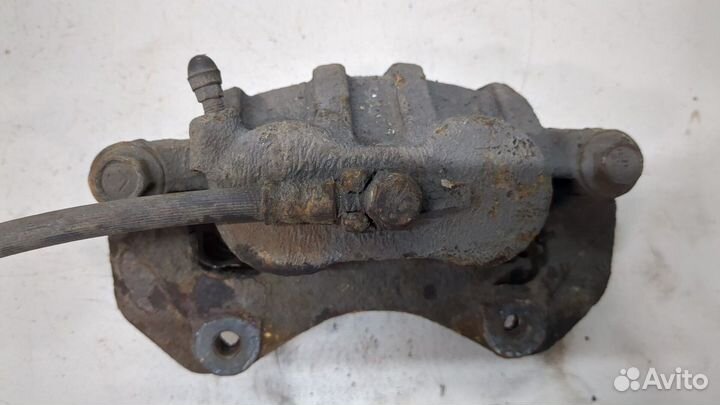 Суппорт левый передний Mitsubishi Outlander