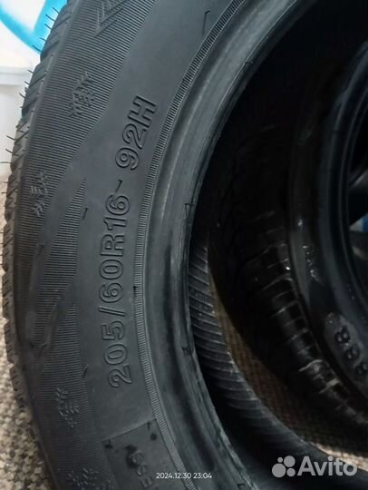 Sonix WinterXPro 888 205/60 R16