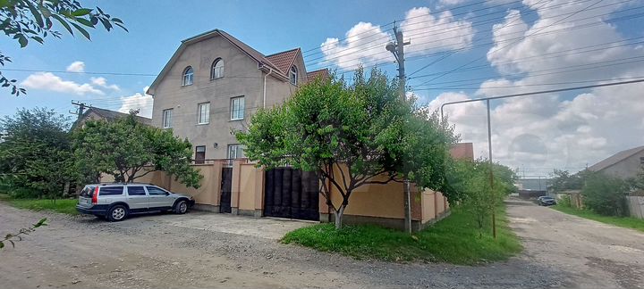 Коттедж 470 м² на участке 8 сот.
