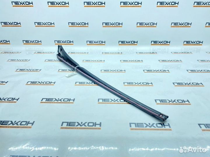 Молдинг лобового стекла правый Mercedes-Benz