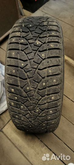 Bridgestone Blizzak Spike-02 SUV 235/55 R17