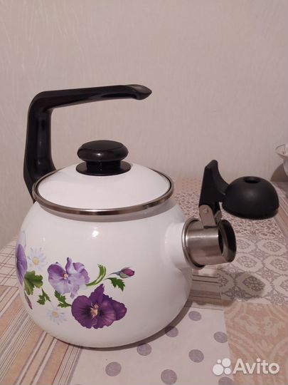 Чайник эмалированный со свистком