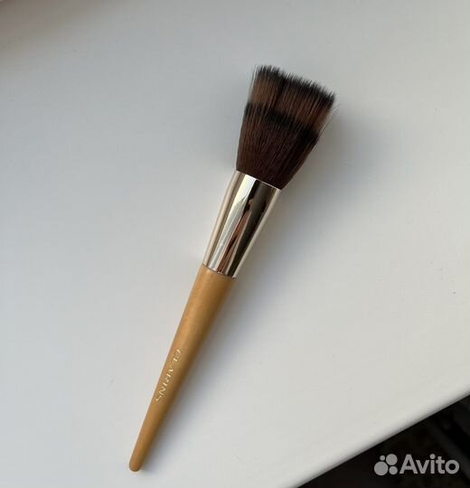 Кисть Clarins