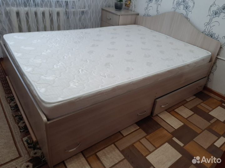 Кровать б/у с матрасом