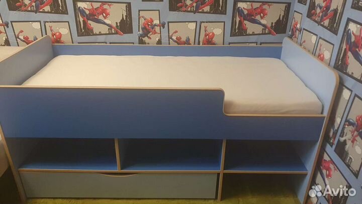 Детская кровать, чердак