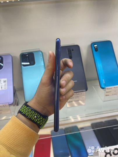 Samsung Galaxy A10, 2/32 ГБ
