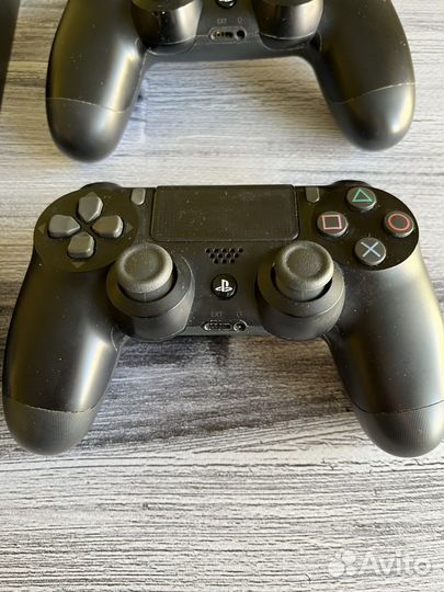 PlayStation 4 (PS4)