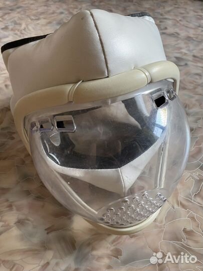 Шлем с прозрачной маской для единоборств