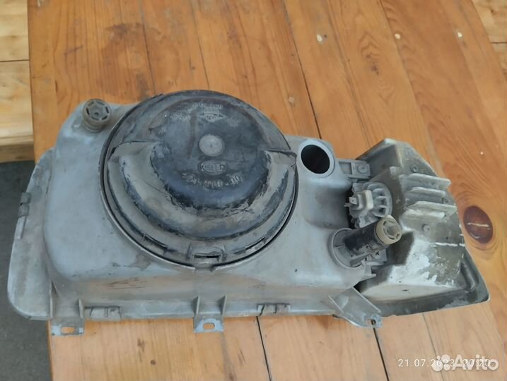 Audi 100 фара правая