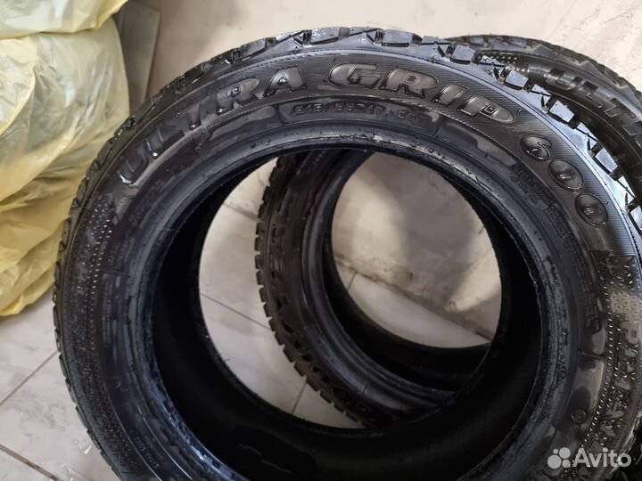 Goodyear Ultragrip 600 215/55 R17 98T