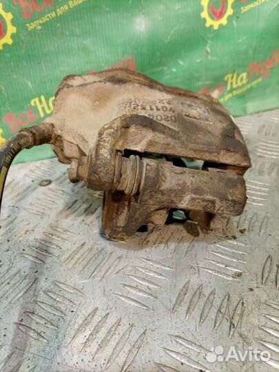 Суппорт передний правый Peugeot Partner