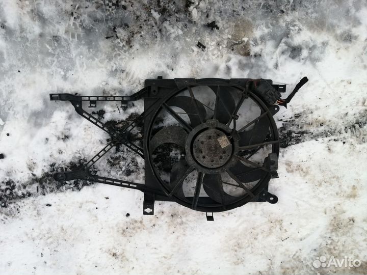 Вентилятор радиатор с кожухом Opel Zafira B Astra