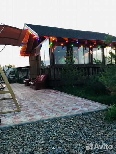 Беседка на берегу озера