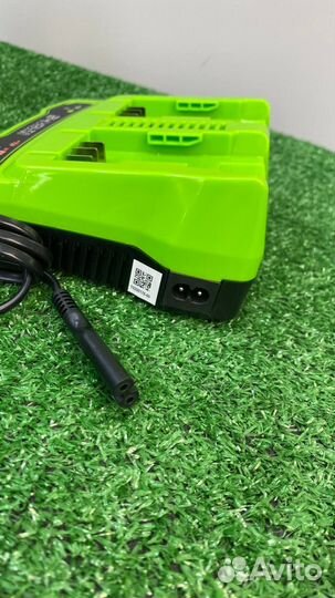 Зарядное устройство Greenworks 24V G24X2UC2 с выхо