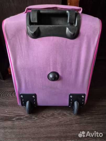 Чемодан для девочки на колесах